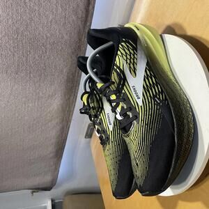 BROOKS HYPERION MAX